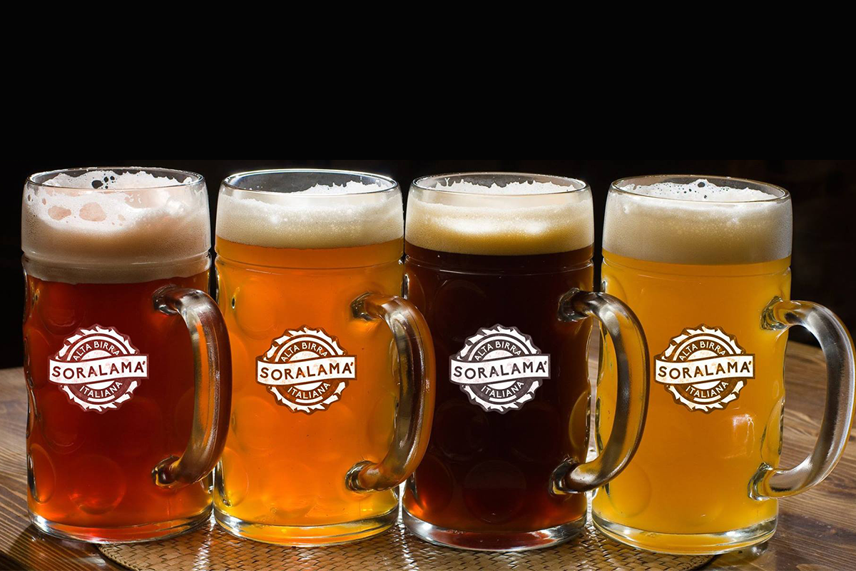 イタリアンクラフトビールがジョッキに入った画像