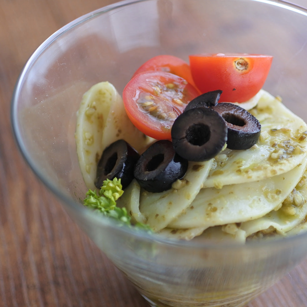 丸いコイン型イタリアンショートパスタのクロゼッティのジェノベーゼサラダ
