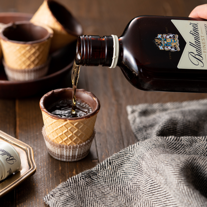 食べられるチョコのカップ「チョカップ」12個とウィスキー バランタインファイネスト200ml