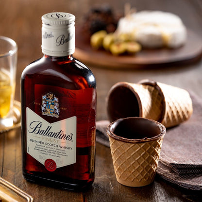 食べられるチョコのカップ「チョカップ」6個とウィスキー バランタインファイネスト200ml